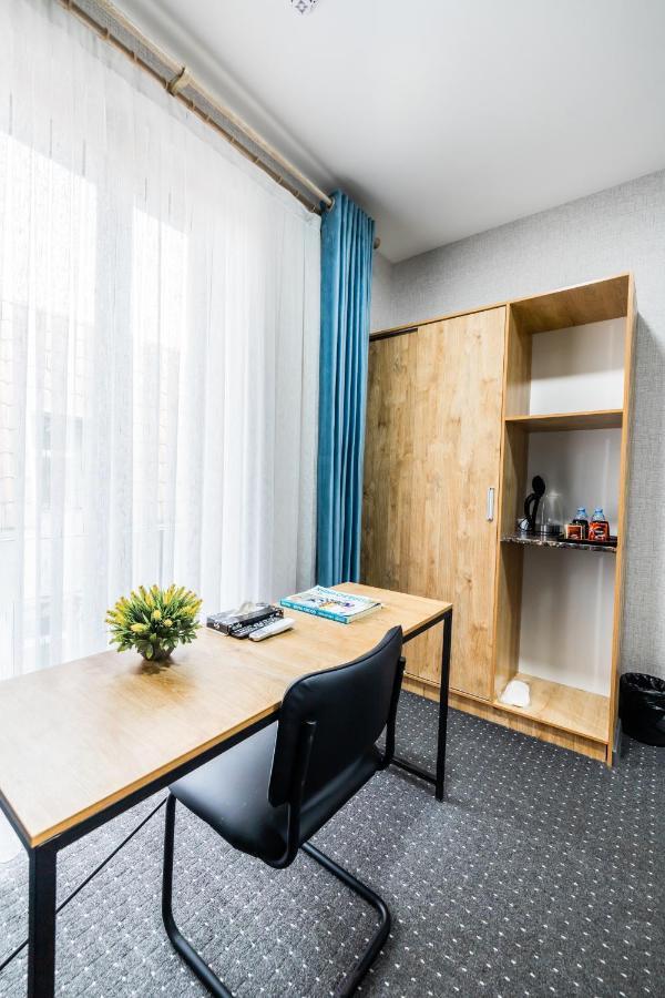 Bobur Hotel ทาชเคนต์ ภายนอก รูปภาพ
